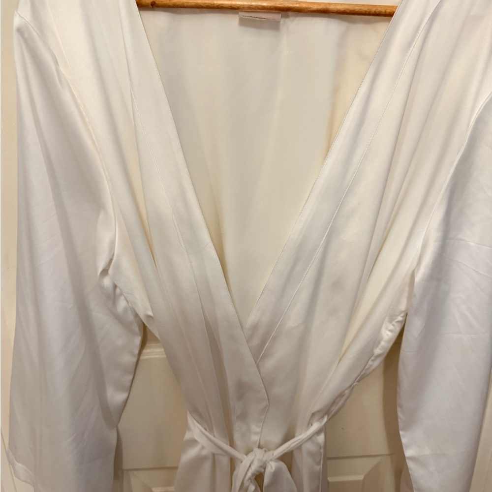 Plum Pretty Sugar Elegant White Bridal Robe